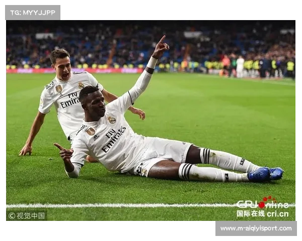 皇家马德里主场4-1横扫皇家社会，维尼修斯两度点球命中助球队登顶积分榜
